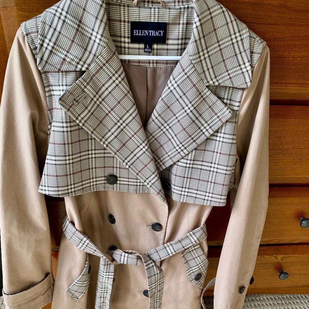 Ellen Tracy Raincoat - Size Large, EUC